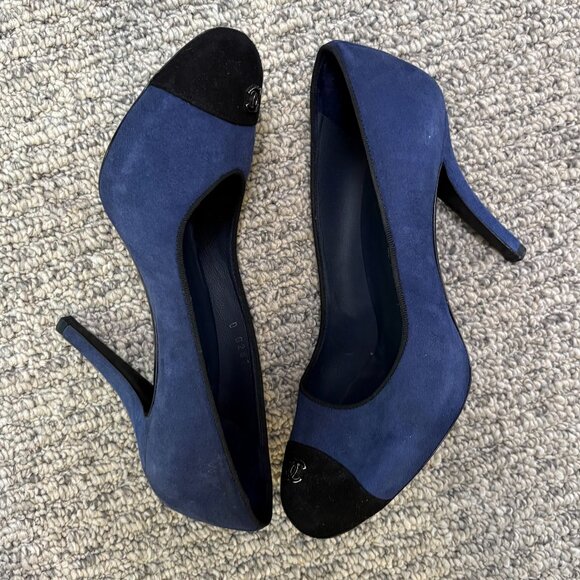 Chanel Navy Blue & Black Suede Logo Cap Toe Pump Heels Size 38 - Picture 5 of 10